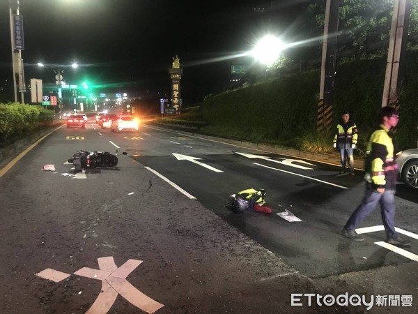 ▲▼淡水民權路、自強路口凌晨車禍，20歲男騎士腦出血命危。（圖／記者陳豐德翻攝）