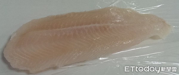 業者將「巴沙魚」標示為「多利魚」。（圖／台北市衛生局提供）