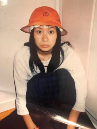 女星張棋惠（左）貼出2000年剛出道時的15歲照片。（圖／張棋惠臉書）