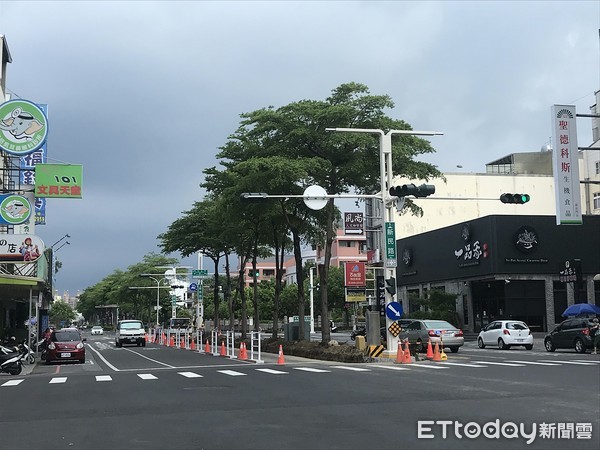 ▲嘉義市新民路(民族路至重慶路)中央分隔島緣石改善工程        。（圖／記者翁伊森翻攝）