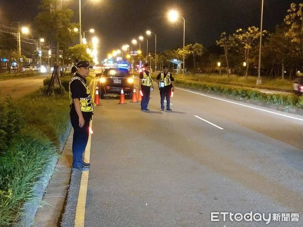 ▲台南市警三分局利用假日晚上同步執行取締酒駕、危駕及取締改裝車專案勤務，更查獲酒駕通緝犯1名。（圖／記者林悅翻攝，下同）