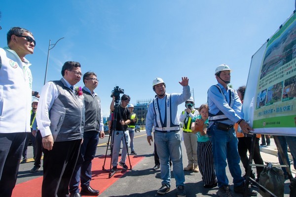 ▲市長鄭文燦視察「觀音區草漯第一、三、六區整體開發單元市地重劃統包工程」。（圖／市府提供）