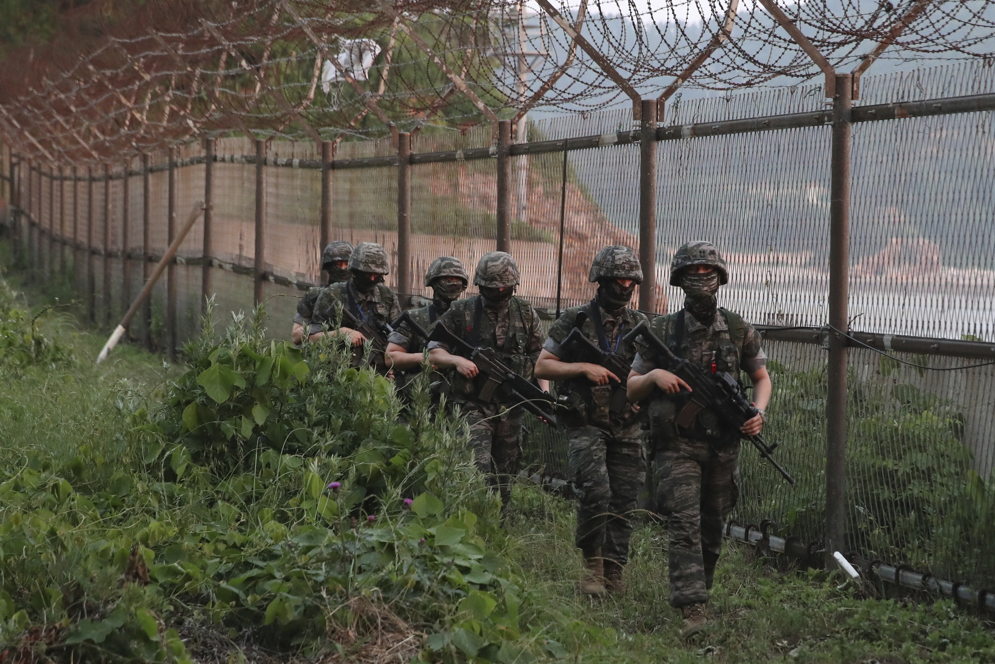 ▲▼北韓宣布重啟軍事緩衝區哨所，圖為南韓海軍陸戰隊巡邏延坪島（圖／達志影像／美聯社）