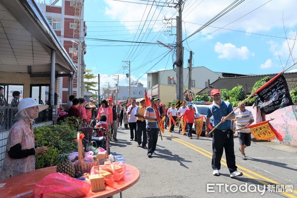 ▲柯象木乃伊含椅座寬78公分、高130公分、深度87公分，肉身已成乾燥的棕色外皮，血管、胸骨、肋骨清晰可見，被台灣博物館列為國寶。（圖／翻攝自Facebook／柯象(大埤鄉大德村北極殿)