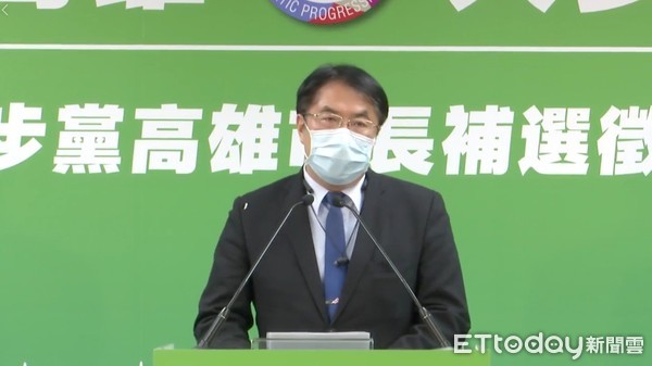 ▲台南市長黃偉哲前往民進黨中央黨部，與蔡英文主席、鄭文燦市長、民進黨秘書長林錫耀，共同推薦前行政副院長陳其邁參與高雄市長補選。（圖／記者林悅翻攝，下同）