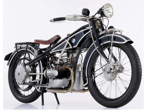 BMW首部摩托車作品R32誕生於1923年，也是BMW第一個有「輪子」的作品。