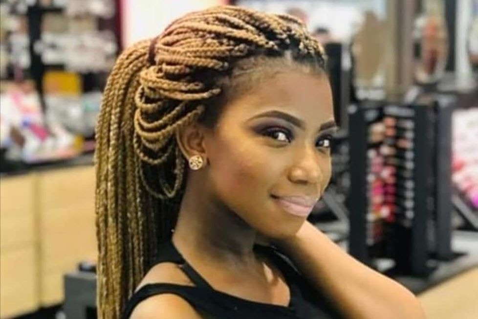 ▲▼南非孕婦懷胎8月慘被「捅吊」懸死！　兇手曝受雇殺人代價：12萬元新台幣。（圖／推特「@Elvirah512」）