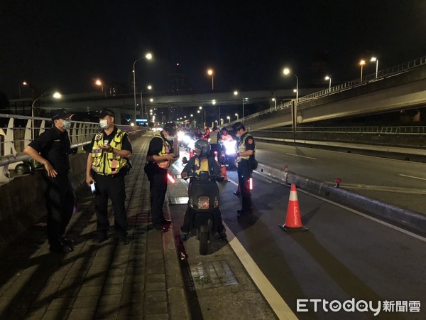 ▲▼板橋警方聯合稽查噪音改裝車輛。（圖／記者陳豐德翻攝）