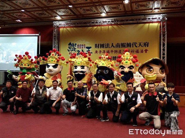 ▲台灣王爺總廟南鯤鯓代天府發揮宗教力量，端午節上午和台灣守護文創聯合舉辦「庚子年端午防疫消災祈福法會」。（圖／記者林悅翻攝，下同）