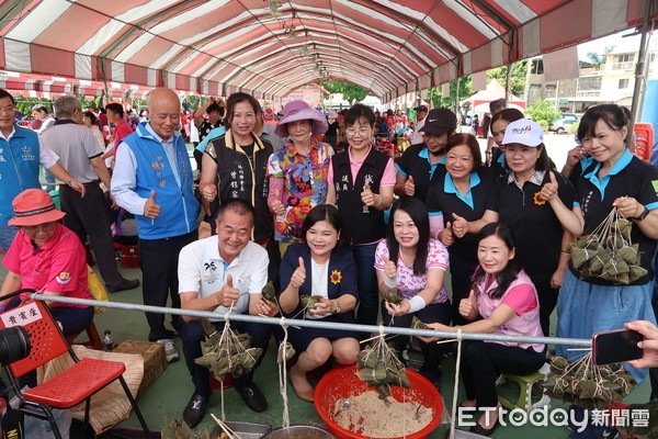 ▲民黨雲林縣黨部端午祈福防疫愛心活動，包2千顆粽子獻愛心助弱勢。（圖／記者蔡佩旻攝）