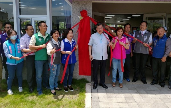 ▲桃園市八德區大宏市民活動中心的紫色屋簷，展現浪漫風。（圖／翻攝自網臉書）