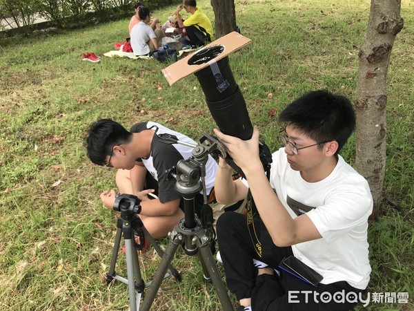 ▲▼嘉義北香湖公園日環食。（圖／記者賴文萱攝）