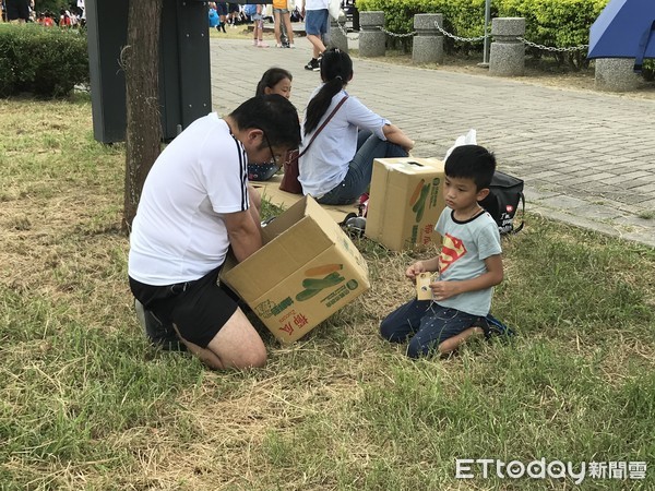 ▲▼嘉義北香湖公園日環食。（圖／記者賴文萱攝）