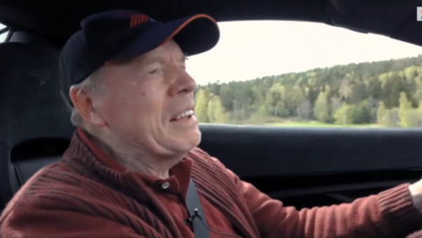 78歲老伯花重金買麥拉倫超跑圓夢　車開得比一票小屁孩還好（圖／翻攝自luden_cars）