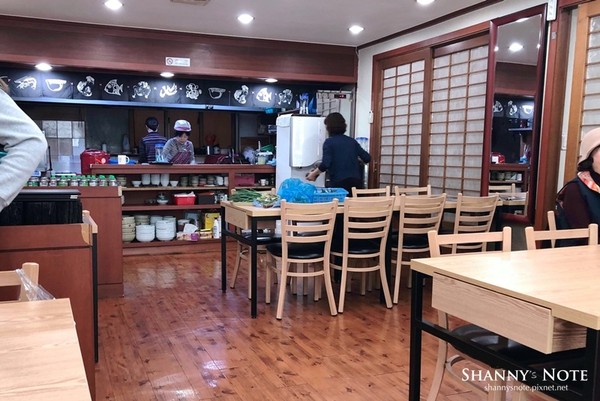 ▲INFINITE金聖圭美食店家木浦章魚店（목포낙지마을）體驗吃生章魚。（圖／Shanny授權提供）