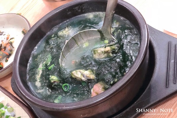 ▲INFINITE金聖圭美食店家木浦章魚店（목포낙지마을）體驗吃生章魚。（圖／Shanny授權提供）