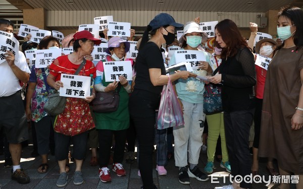 ▲▼「我要活下去！雙連市集攤商血淚陳抗」。（圖／記者屠惠剛攝）