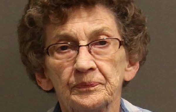 88歲阿嬤凶狠掏左輪手槍　擊中搶匪被控罪：別把我當弱老太婆！（圖／翻攝自twitter／Metro Nashville PD）