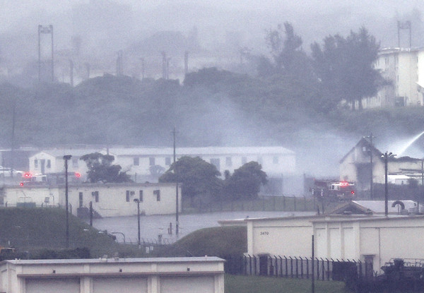 ▲▼ 日本沖繩美軍嘉手納基地22日上午發生火災。（圖／達志影像／美聯社）