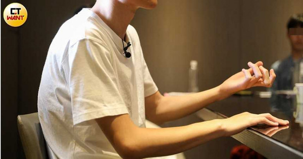 多名學生因為擔心下學期可能會「斷糧」，憤而向本刊投訴文化大學董事會之間的爭紛，竟波及無辜的學生。（圖／張文玠攝）