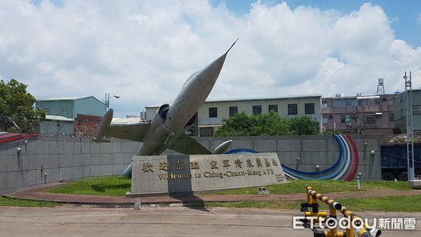 ▲▼空軍台中清泉崗基地大門外觀。（圖／記者呂佳賢攝）