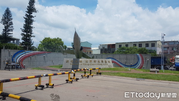 ▲▼空軍台中清泉崗基地大門外觀。（圖／記者呂佳賢攝）