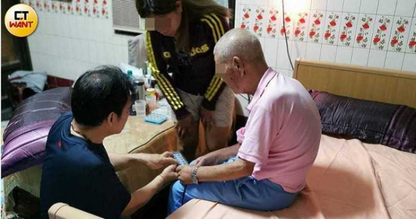 台北市政府發新聞稿表示，將儘速完成長照2.0專業服務撥款。（圖／甯其遠攝）