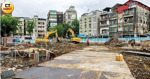 黑松起家厝都更案目前已在整地，新大樓預計於2023年峻工。（圖／馬景平攝）