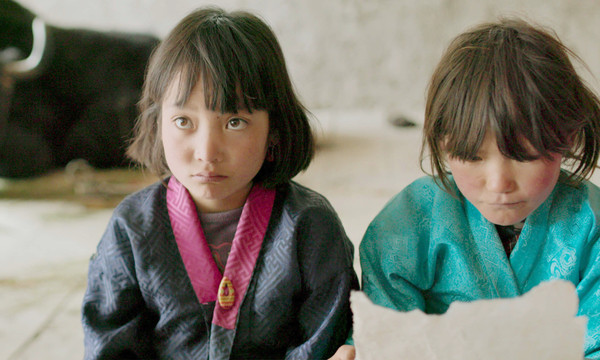 ▲▼ 「魯納納國小」位於喜馬拉雅山脈冰川上名叫「魯納納」的村落裡，全校8個學生都加入電影《不丹是教室》演出，11歲女孩佩姆扎姆成焦點。（圖／海鵬提供）