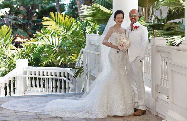 辛龍和劉真2014年5月登記結婚、6月在夏威夷舉辦浪漫婚禮，兩人在2016年後生下寶貝女兒「霓霓」。（圖／翻攝自辛龍臉書）