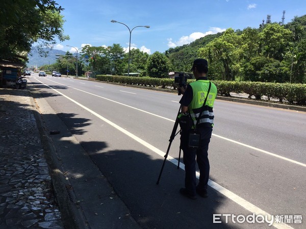 ▲▼端午節連假鳳林分局針對轄內台9線、台11線及各風景區易壅塞路段路口，規劃交通崗哨疏導。（圖／鳯林分局提供，下同）