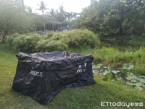 ▲中央公園水池發現一具男浮屍  。（圖／記者洪靖宜翻攝）