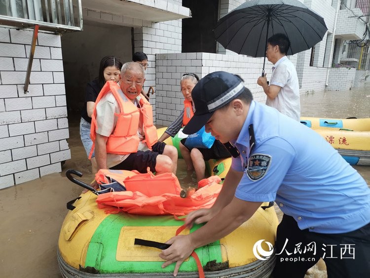 ▲江西萍鄉武功山景區因洪水致300多名民眾受困。（圖／翻攝人民網）