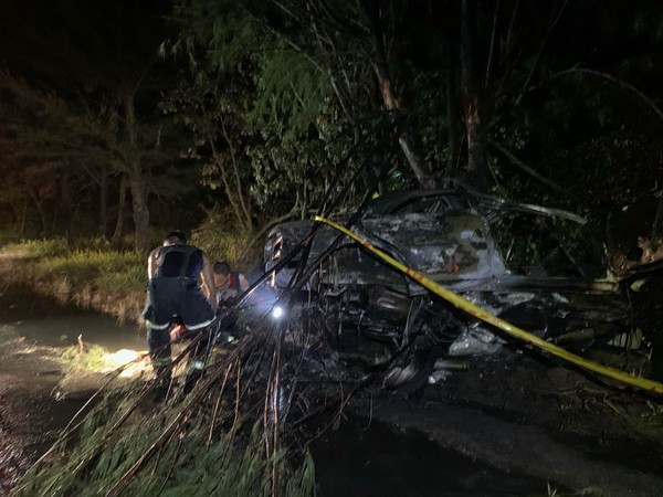 ▲台東晚間驚傳火燒車事件，有兩人困於車內死亡。（圖／地方中心翻攝）