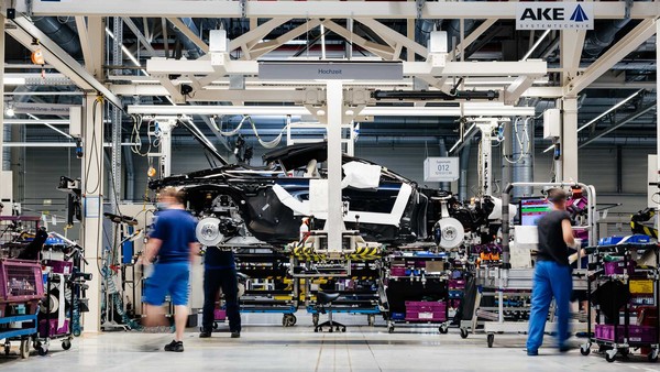 18台特殊塗裝「非賣品」步出產線　油電跑車BMW i8宣告正式停產（圖／翻攝自BMW）