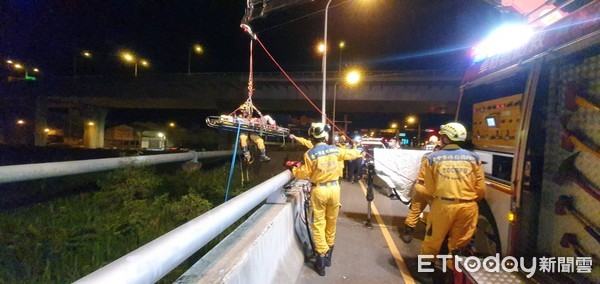 ▲▼男從台中大里橋墜落6公尺　「卡在樹枝」腰椎骨折+腦震盪送醫。（圖／記者鄧木卿翻攝）