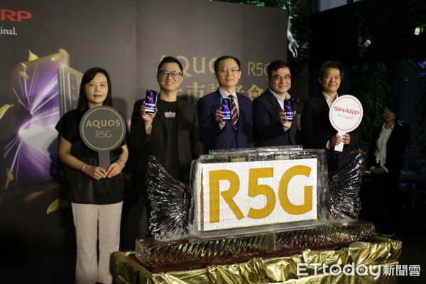 ▲夏普首款5G手機AQUOS R5G登台　搭載4鏡頭賣34990元。（圖／記者姚惠茹攝）