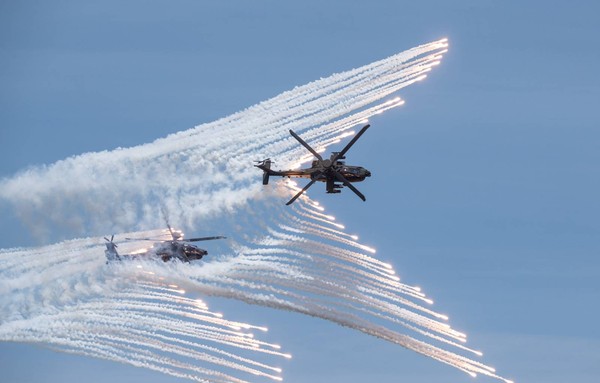 ▲▼陸軍AH－64E攻擊直升機發射熱焰彈。（圖／國防部提供）