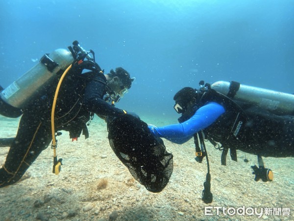 ▲▼ 愛綠島用實際行動表示，綠島淺水協會與在地也者發起淨灘淨活動。（圖／記者楊鈞典翻攝，下同）