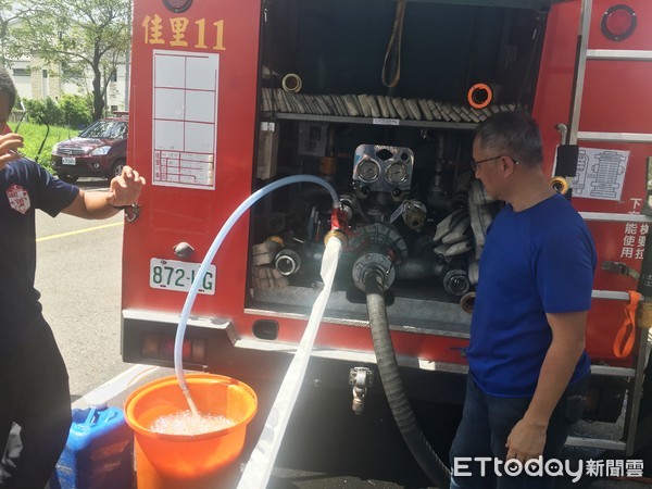▲台南市消防局在佳里分隊辦理泡沫原液教育訓練。（圖／記者林悅翻攝，下同）