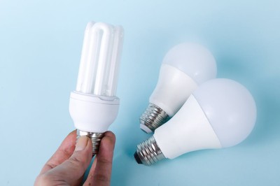 「省電燈泡 vs LED燈泡」哪個更省電？台電解答：壽命還更長