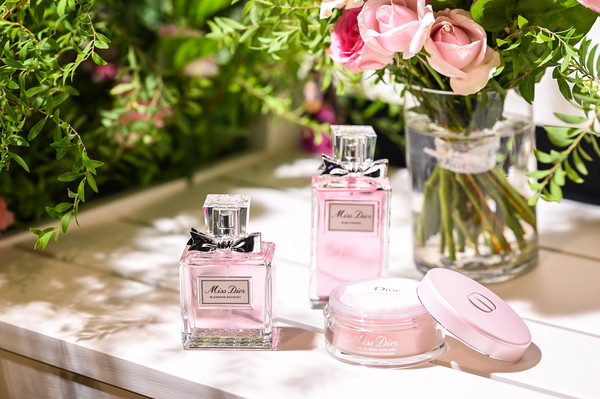 香水免喷！Dior把香味“穿”上身、diptyque手环、别针自带香气