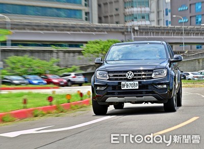 福斯商旅Amarok V6強打質感風！阿嬤換穿整套黑色皮衣也很OK