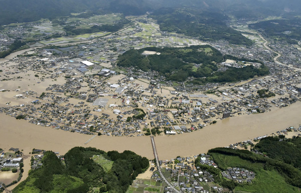 ▲▼日本九州降下暴雨，球磨川泛濫。（圖／路透）