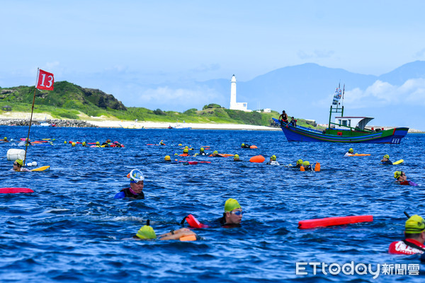 ▲▼ 綠島長泳邁入第10年，近千名選手完成長泳挑戰。（圖／記者楊鈞典翻攝，下同）