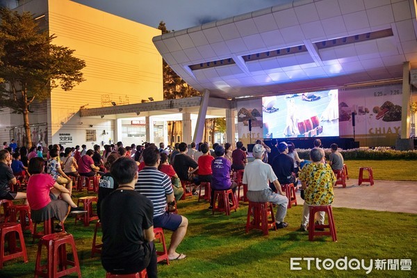 ▲▼   震撼嘉義市的夜「優人神鼓乘光而行」滿堂喝采          。（圖／記者翁伊森翻攝）