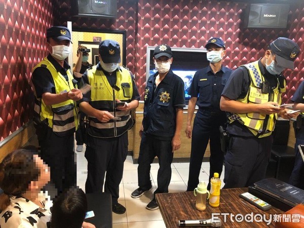 ▲▼屏東東港警分局長謝政憲帶班執行威力掃蕩，展現維護地方治安決心             。（圖／民眾提供）