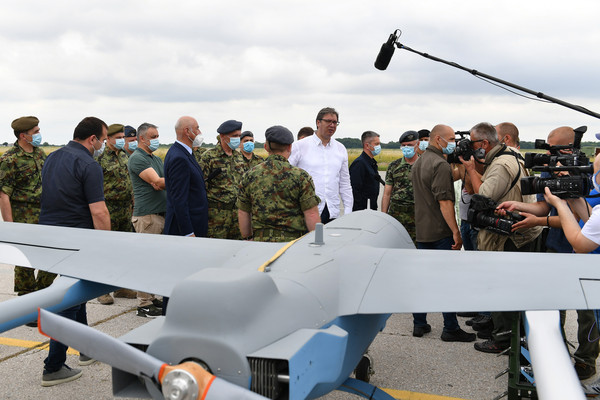 ▲總統武契奇（Aleksandar Vucic）到場檢查無人機。（圖／取自搜狐新聞）▲CH-92A無人機和FT-8C空地導彈。（圖／取自搜狐新聞）