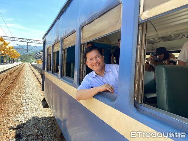 ▲林佳龍建議旅客搭乘火車出遊，相當放鬆。（圖／台鐵提供）