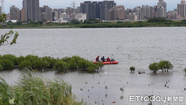 ▲▼台北市社子島淡水河上2人落水。（圖／記者黃彥傑攝）